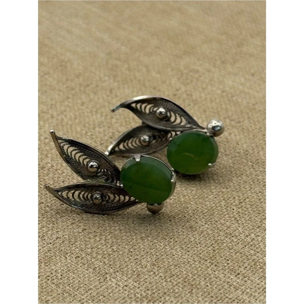 Unbranded delicate leaf